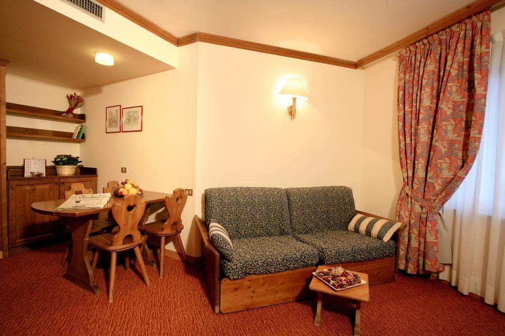 Hotel Alaska Cortina Cortina dʼAmpezzo Habitación foto